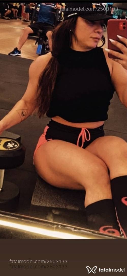 Acompanhante mulher com cabelo castanho de olhos castanhos - Rafaela