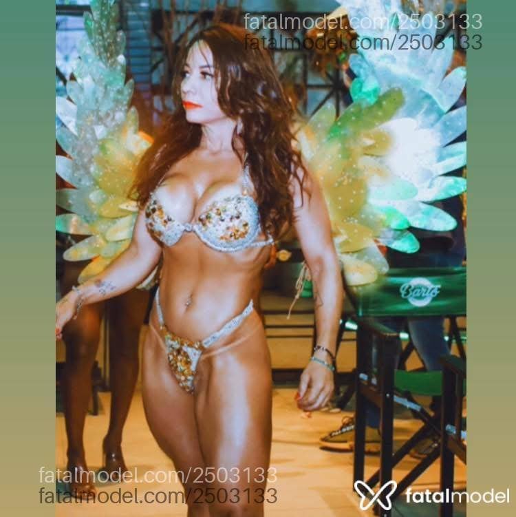 Acompanhante mulher com cabelo castanho de olhos castanhos - Rafaela