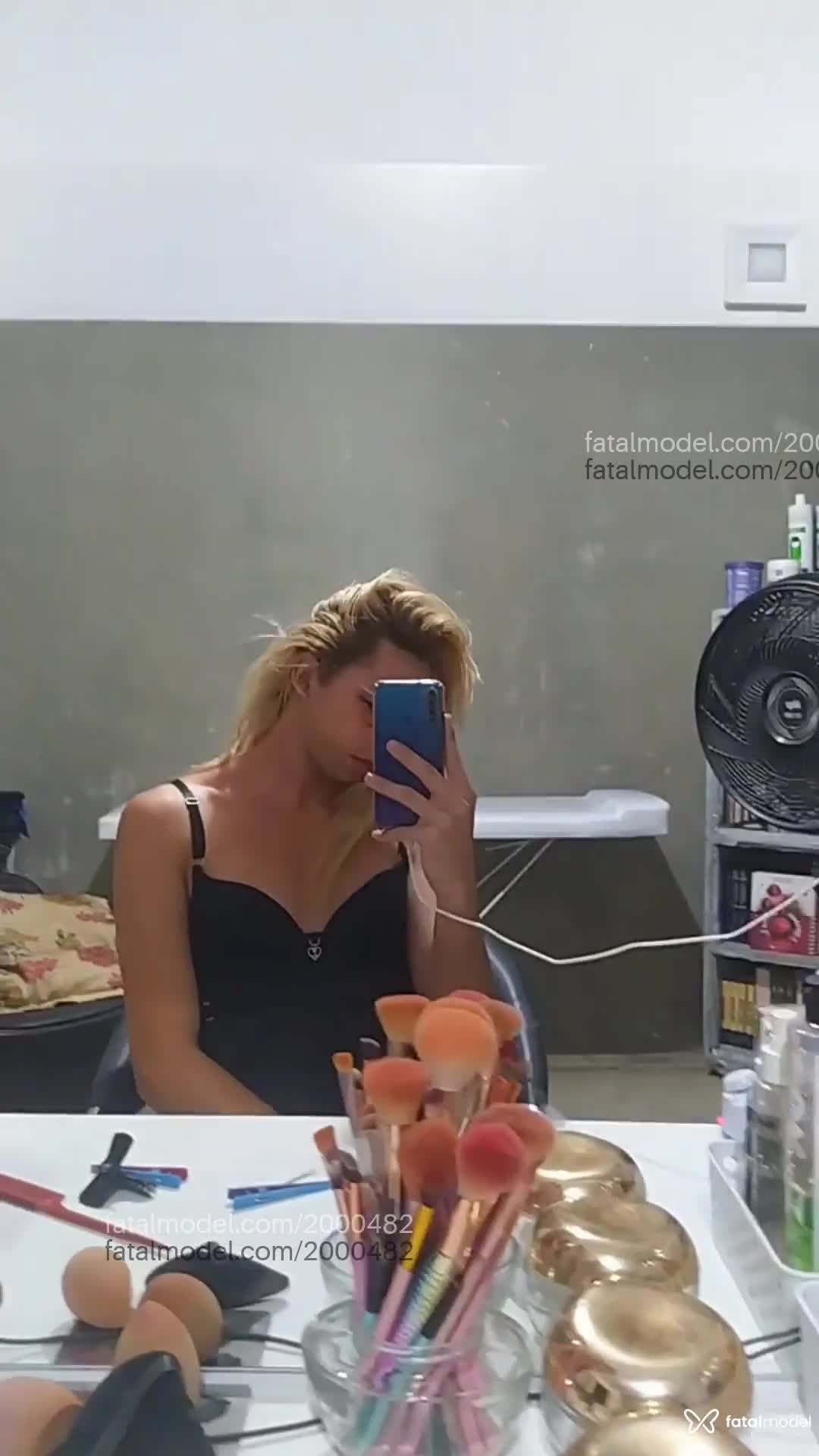 Acompanhante mulher trans loira (o) de olhos castanhos em Trindade Acompanhante mulher trans loira (o) de olhos castanhos em Trindade - Jullia Ferrari