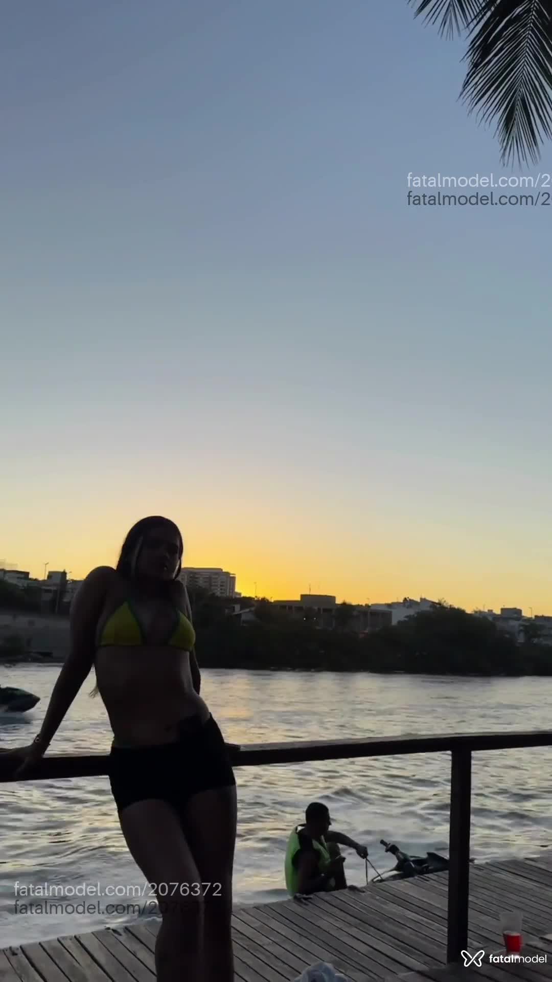 Acompanhante mulher morena (o) de olhos pretos em Virtual - Flor