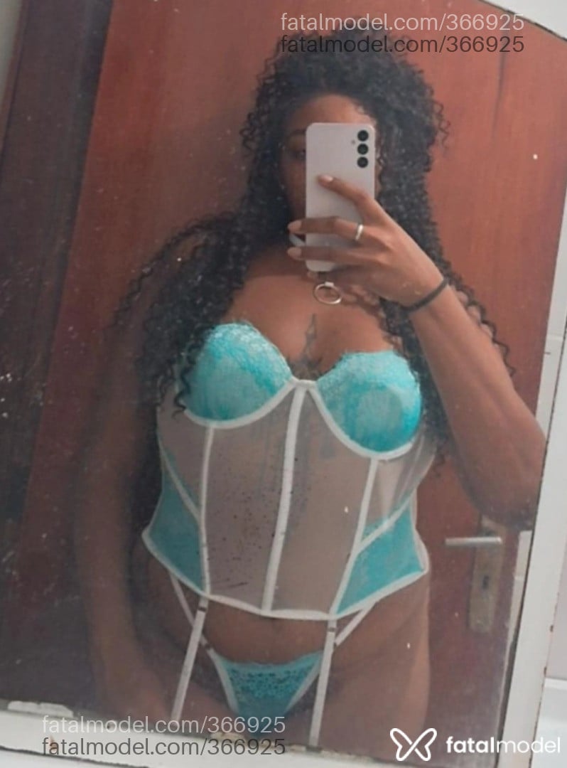 Acompanhante mulher com cabelo castanho de olhos castanhos - Pérola Negra