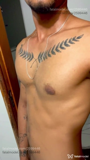Acompanhante homem com cabelo castanho de olhos castanhos em Uberlândia Acompanhante homem com cabelo castanho de olhos castanhos em Uberlândia - Mateus Henrique
