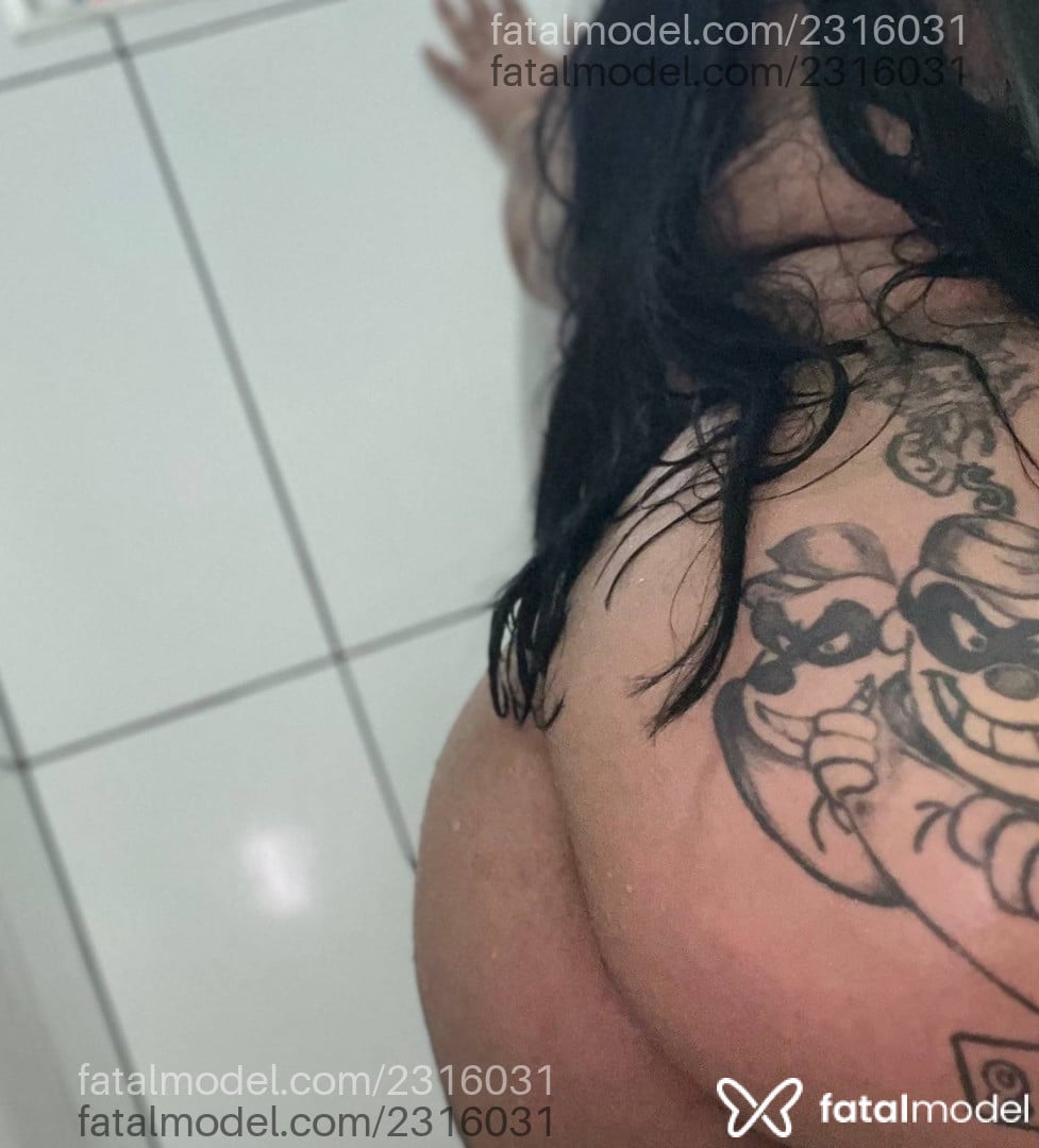 Acompanhante mulher morena (o) de olhos castanhos em Virtual Acompanhante mulher morena (o) de olhos castanhos em Virtual - Ameixa