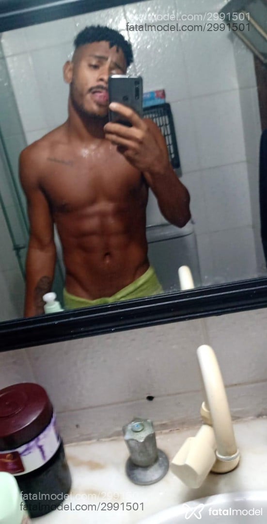 Acompanhante homem morena (o) de olhos pretos - Negododende Acompanhante homem morena (o) de olhos pretos - Negododende