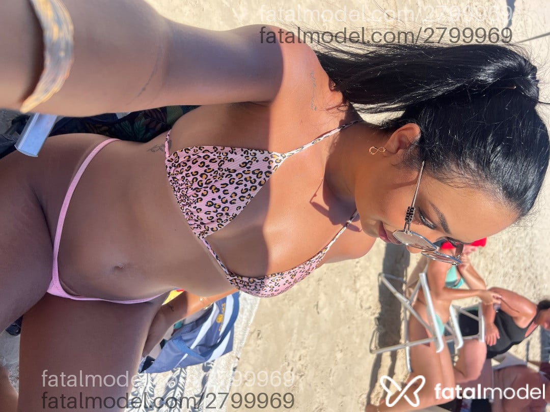 Acompanhante mulher morena (o) de olhos verdes em Monte Carmelo - Larissa