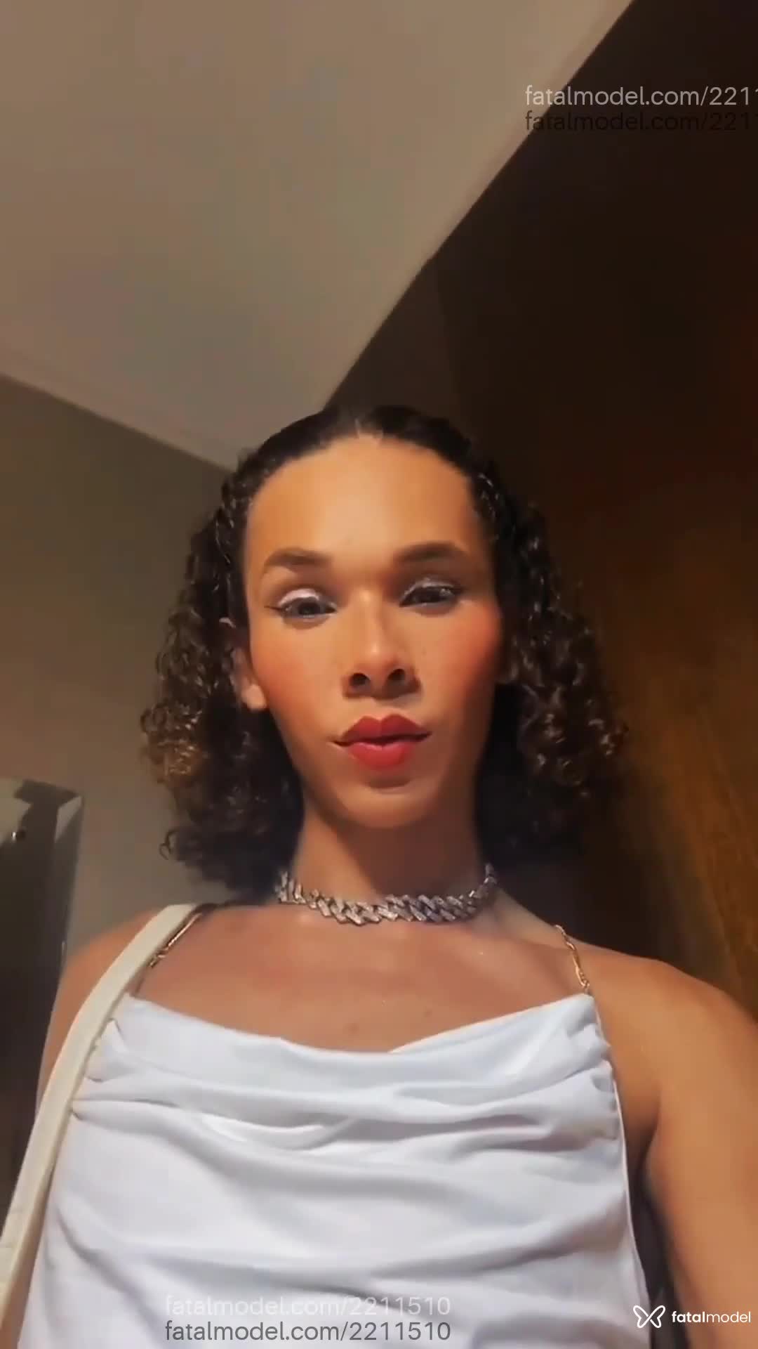 Acompanhante mulher trans com cabelo castanho de olhos castanhos em Ribeirão Preto - Sabrina Sabino