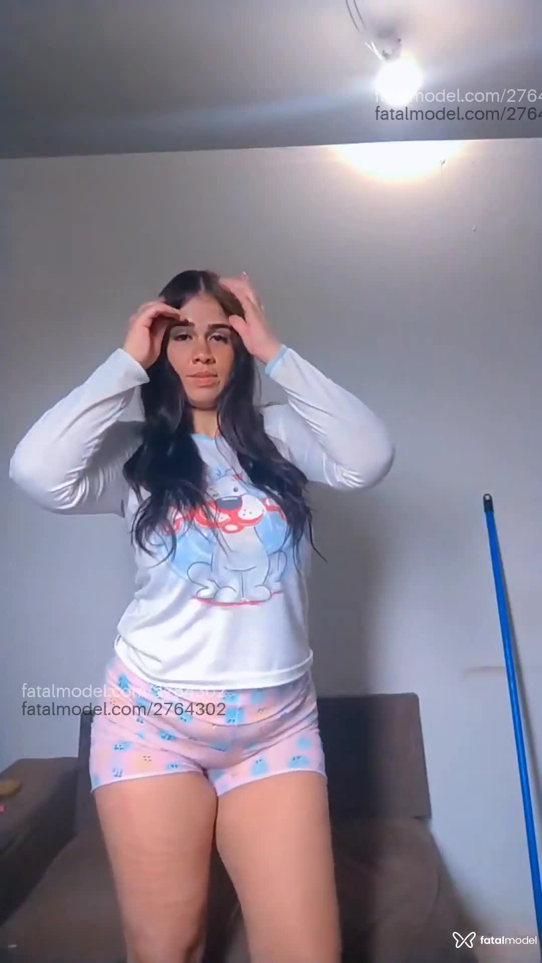 Acompanhante mulher com cabelo castanho de olhos mel - Luna Angel