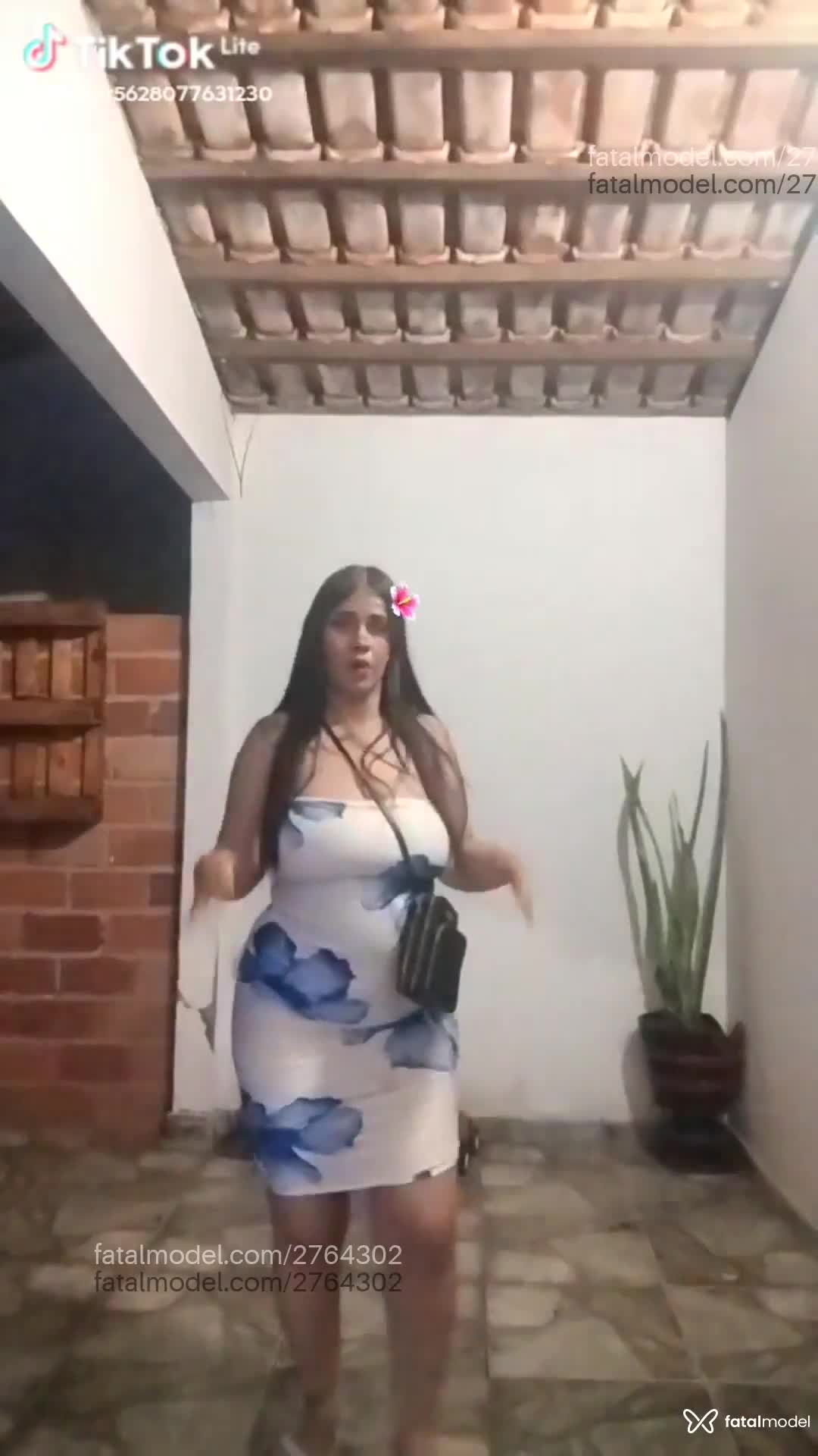 Acompanhante mulher com cabelo castanho de olhos mel - Luna Angel