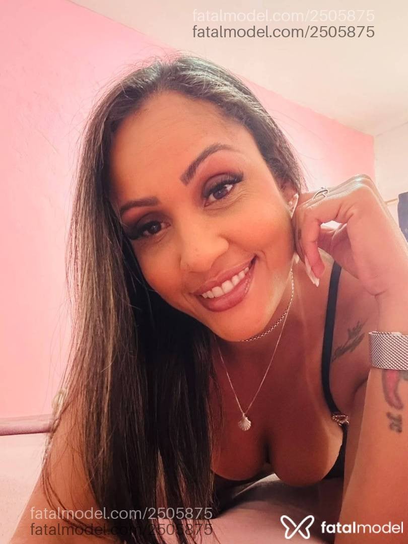 Acompanhante mulher com cabelo castanho de olhos castanhos - Isabela Sampaio