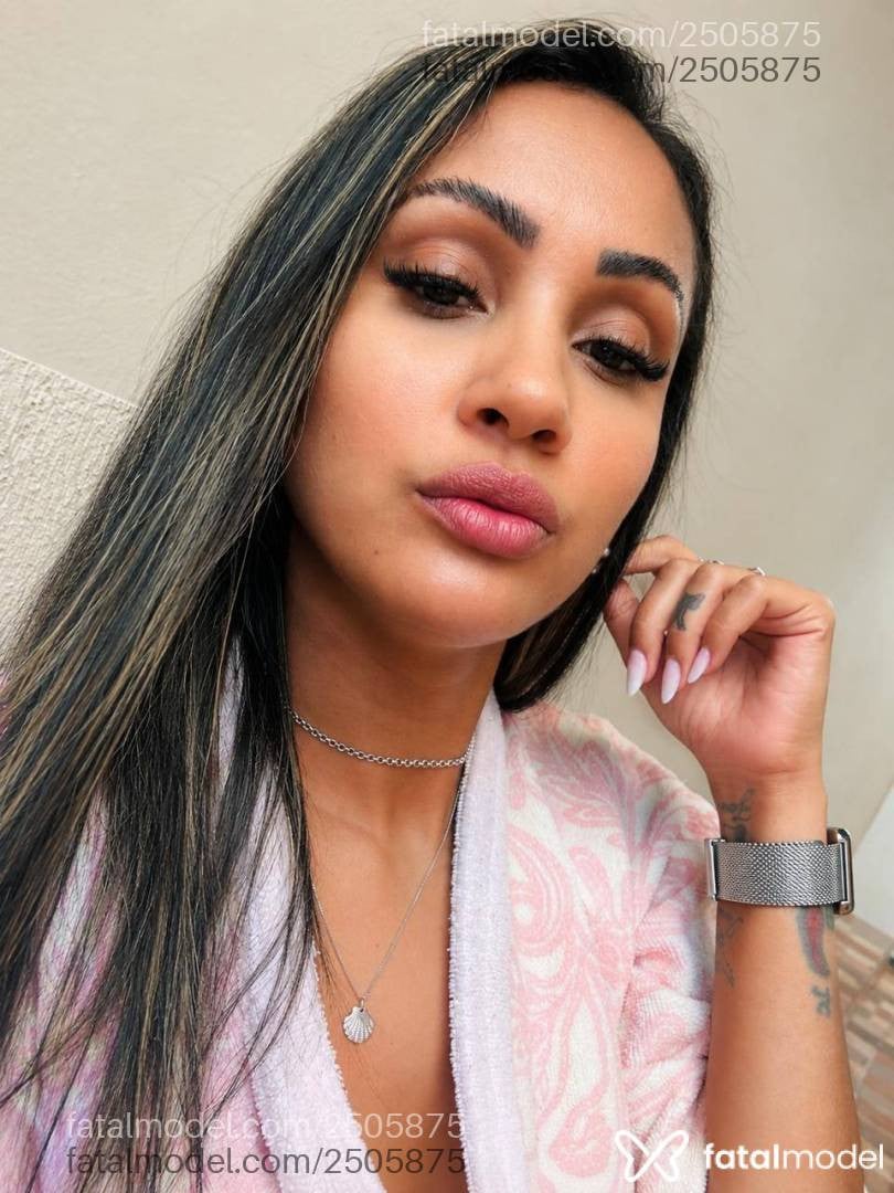 Acompanhante mulher com cabelo castanho de olhos castanhos - Isabela Sampaio