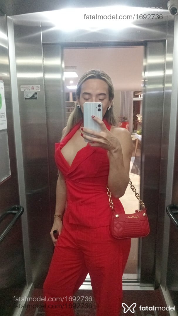Acompanhante mulher trans loira (o) de olhos castanhos em Itabira - Larissa Fortes
