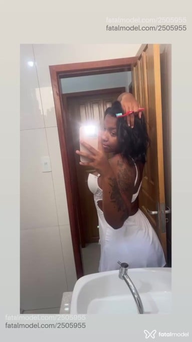 Acompanhante mulher morena (o) de olhos castanhos - Thalita