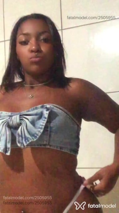 Acompanhante mulher morena (o) de olhos castanhos - Thalita