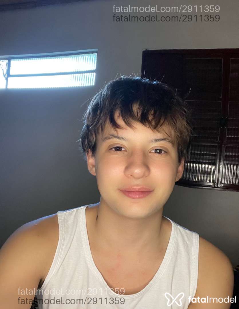 Acompanhante homem com cabelo castanho de olhos castanhos em Virtual - Lucas