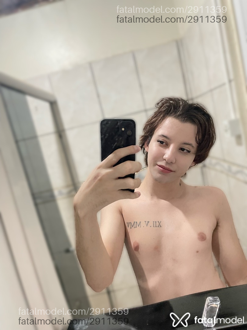 Acompanhante homem com cabelo castanho de olhos castanhos em Virtual - Lucas