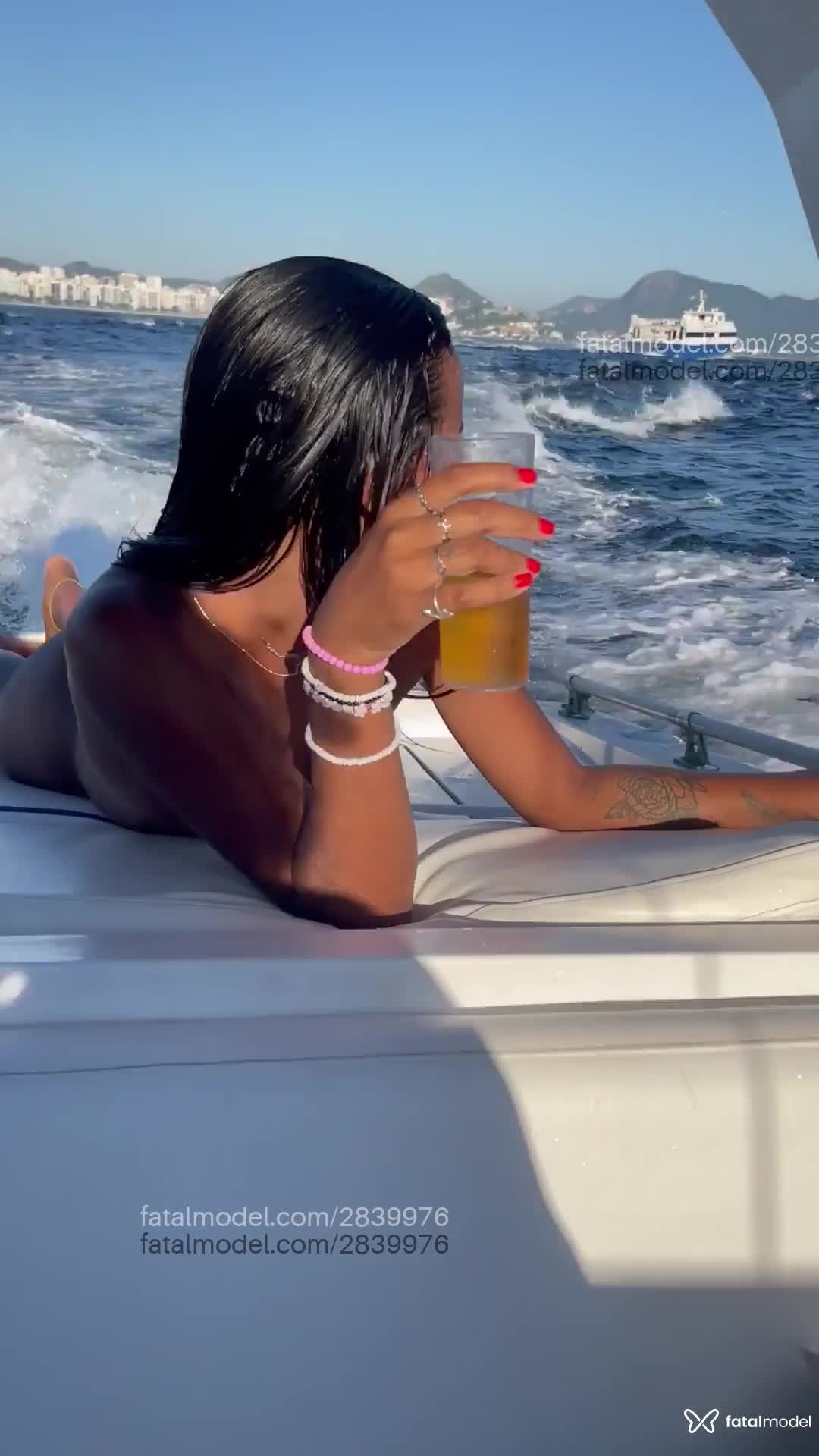 Acompanhante mulher morena (o) de olhos castanhos em Rio de Janeiro Acompanhante mulher morena (o) de olhos castanhos em Rio de Janeiro - Morena