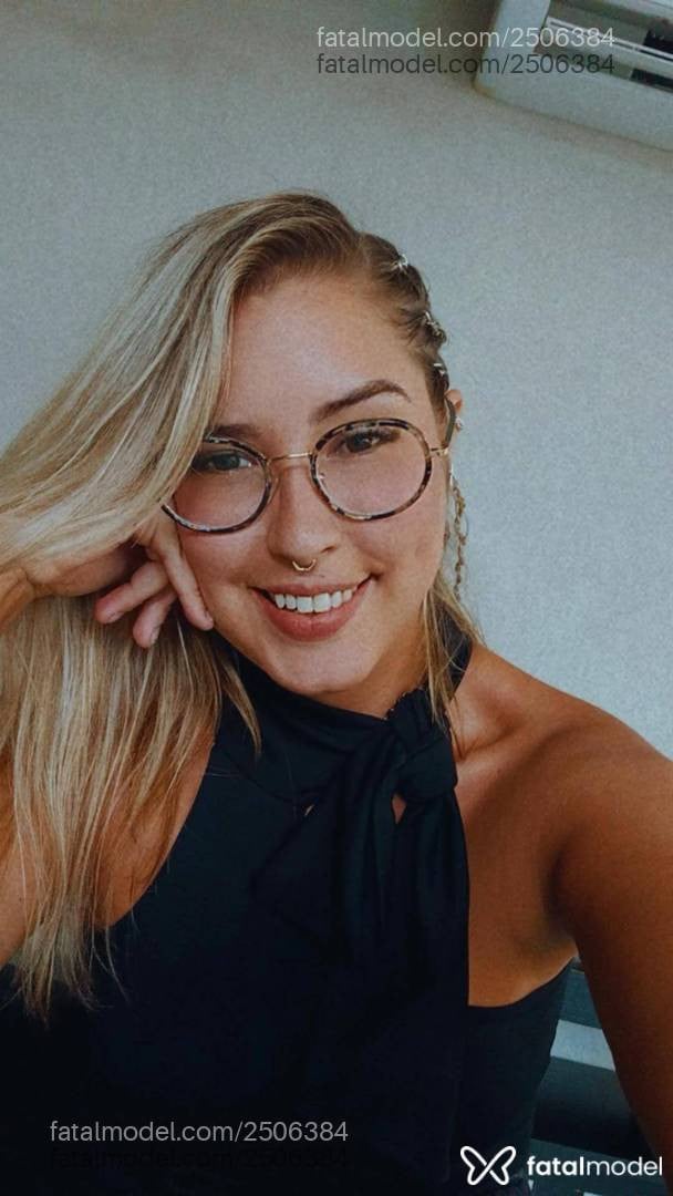 Acompanhante mulher loira (o) de olhos castanhos em Capão da Canoa Acompanhante mulher loira (o) de olhos castanhos em Capão da Canoa - Dunoveoito