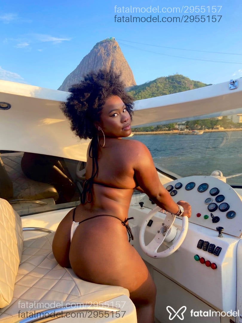 Acompanhante mulher morena (o) de olhos castanhos em Rio de Janeiro - Savanna