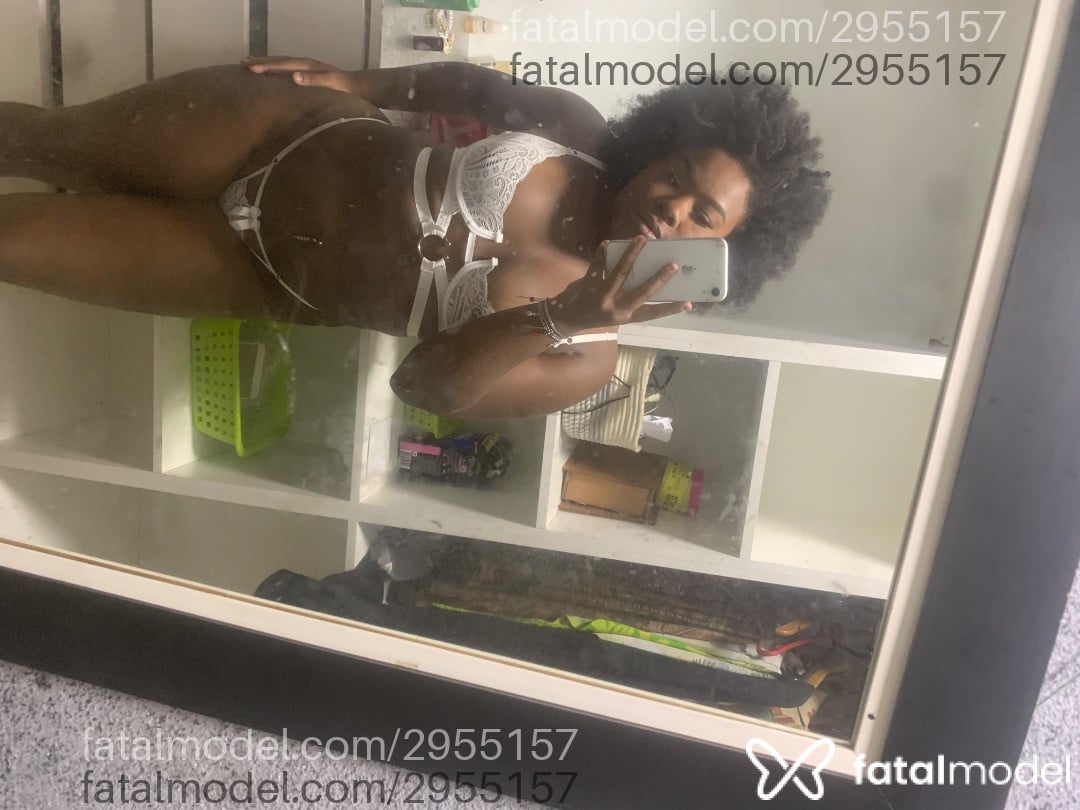 Acompanhante mulher morena (o) de olhos castanhos em Rio de Janeiro - Savanna