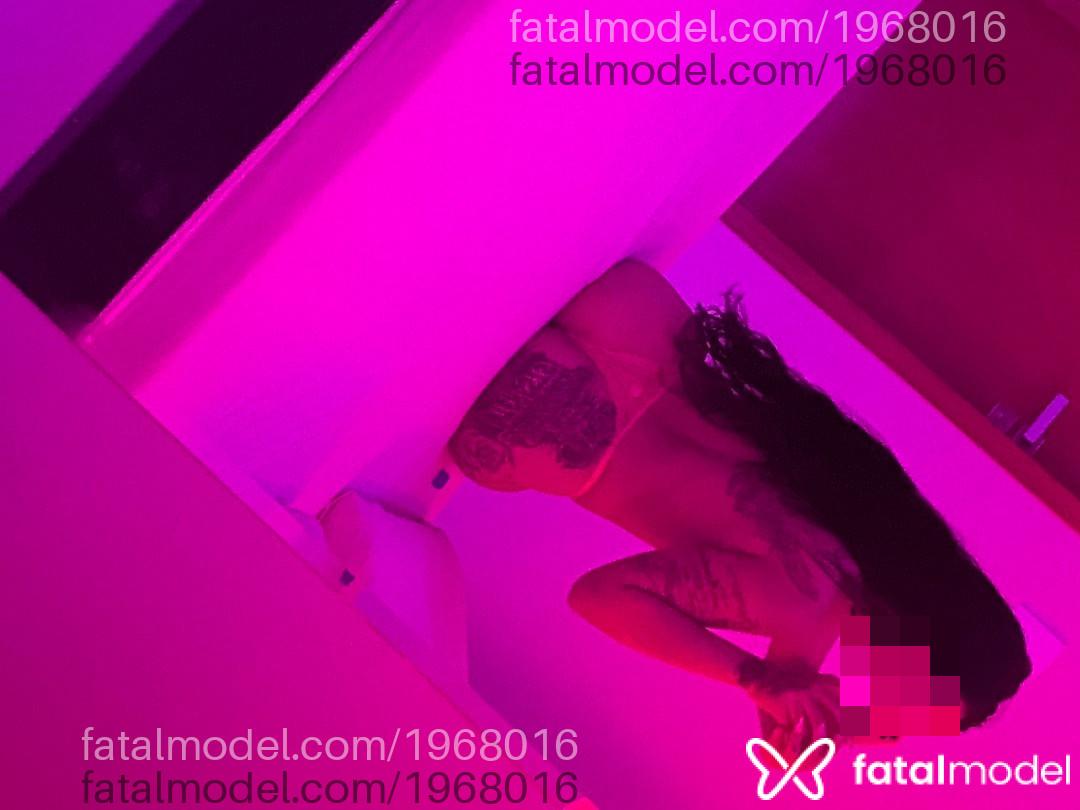 Acompanhante mulher com cabelo castanho de olhos pretos em Pirenópolis Acompanhante mulher com cabelo castanho de olhos pretos em Pirenópolis - Júlia
