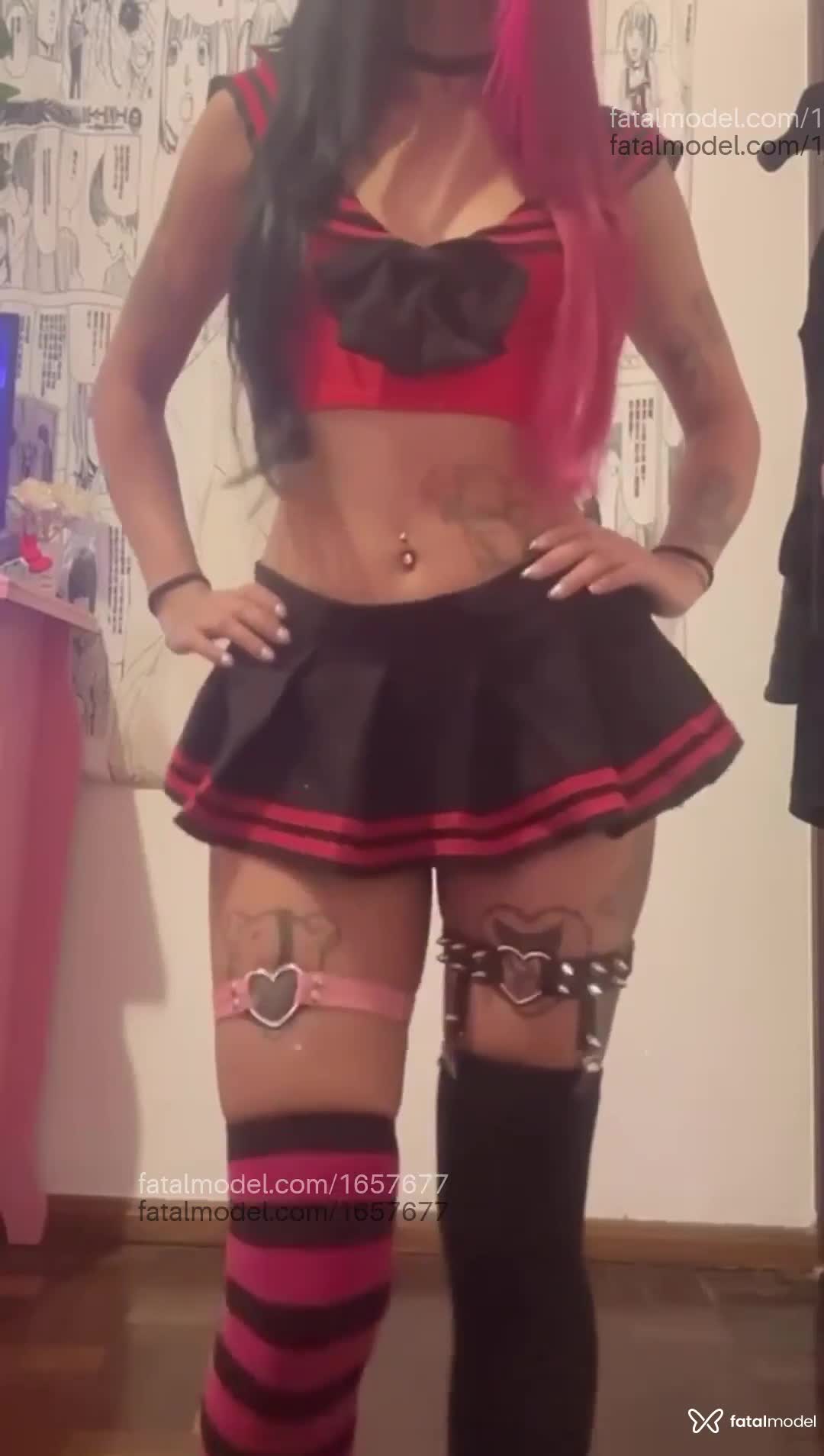 Acompanhante mulher com cabelo colorido de olhos mel - Luana Neko