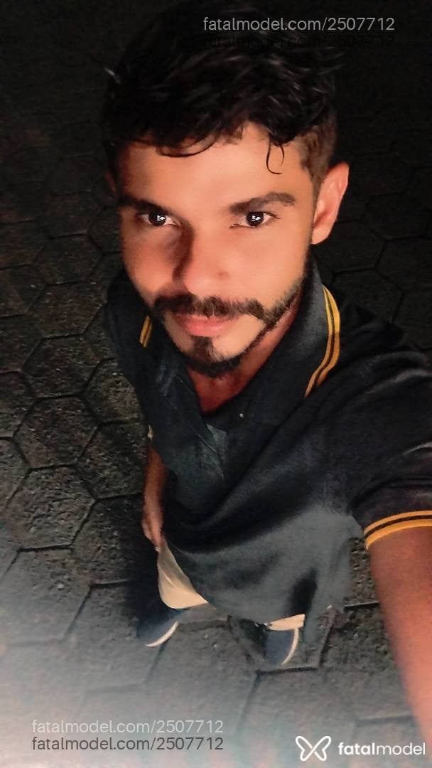 Acompanhante homem com cabelo castanho de olhos mel em Sinop - Bruno