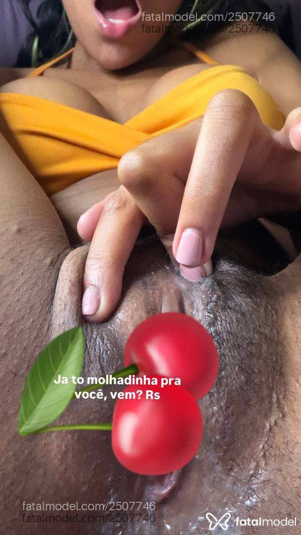 Acompanhante mulher loira (o) de olhos castanhos - Luna Kis Acompanhante mulher loira (o) de olhos castanhos - Luna Kis
