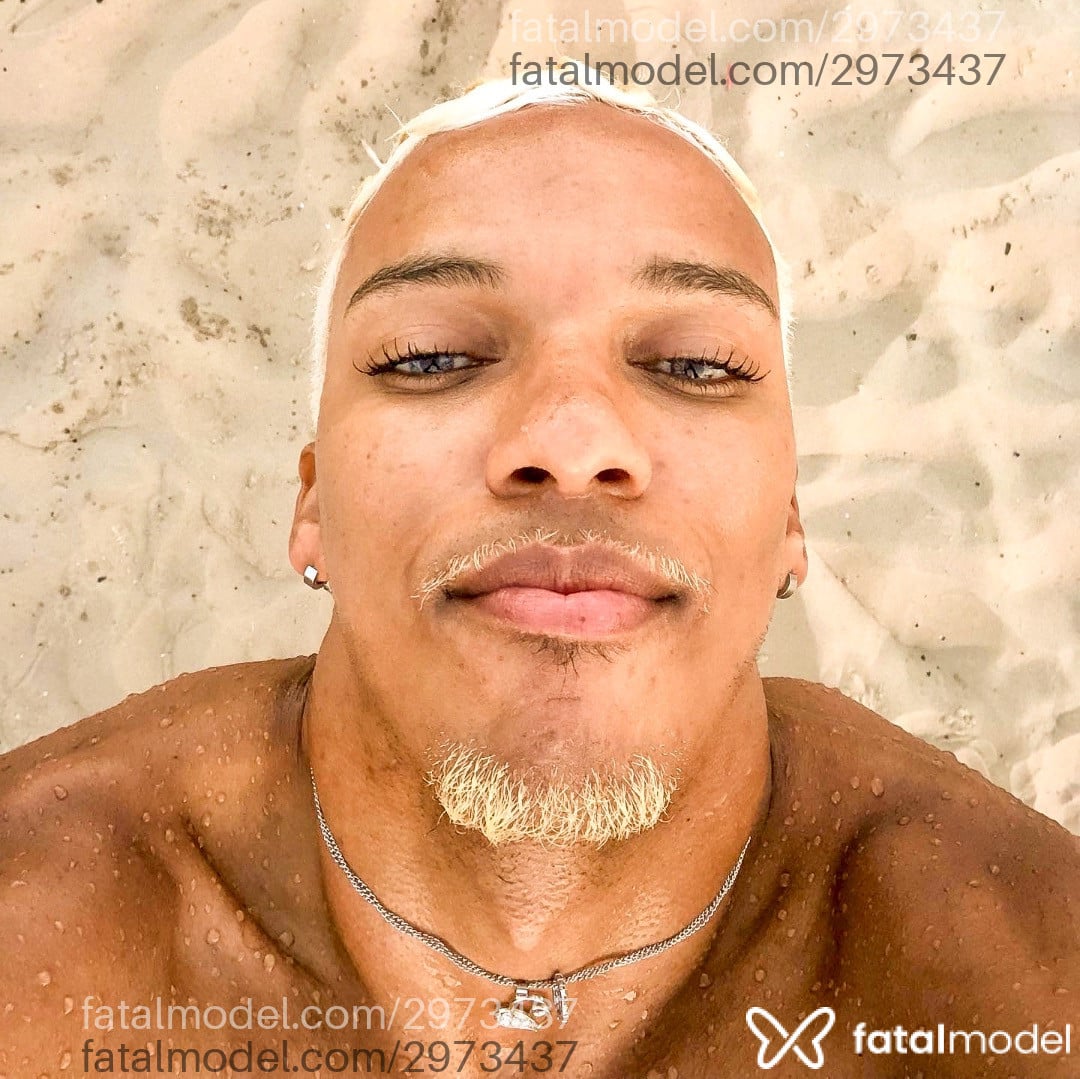 Acompanhante homem morena (o) de olhos cinza em Rio de Janeiro - Eliezeruan