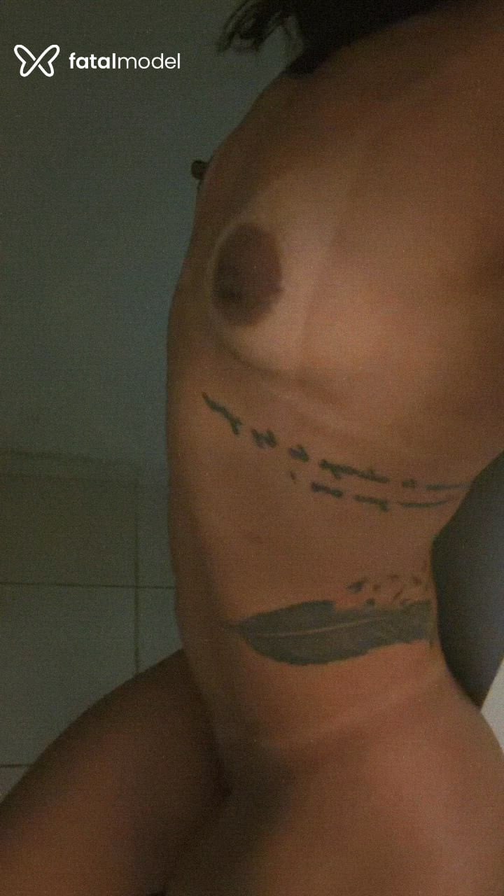Acompanhante mulher com cabelo castanho de olhos castanhos - Alice Medeiros