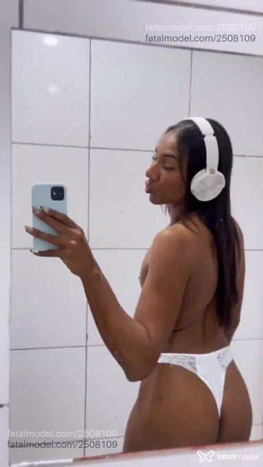 Acompanhante mulher trans com cabelo castanho de olhos pretos em Florianópolis - Milla