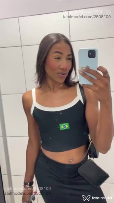 Acompanhante mulher trans com cabelo castanho de olhos pretos em Florianópolis - Milla
