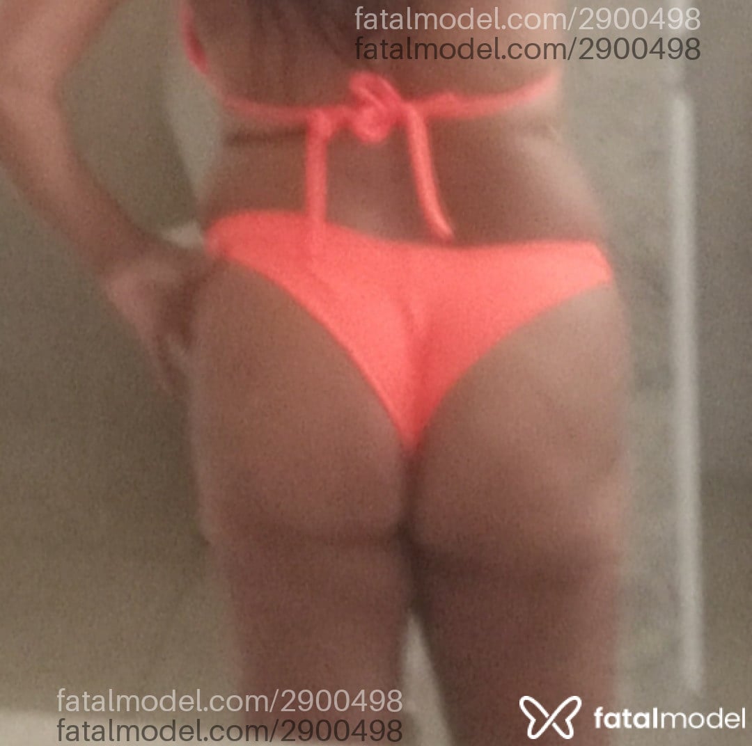 Acompanhante mulher com cabelo castanho de olhos castanhos em Mineiros Acompanhante mulher com cabelo castanho de olhos castanhos em Mineiros - Sol