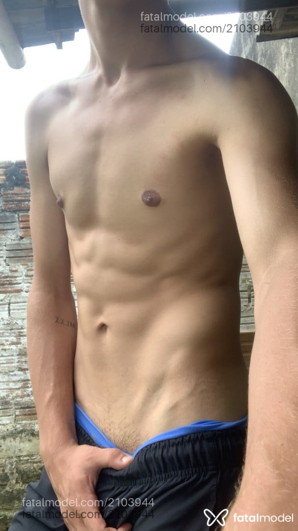 Acompanhante homem com cabelo castanho de olhos castanhos em Alvorada - Lkdrey