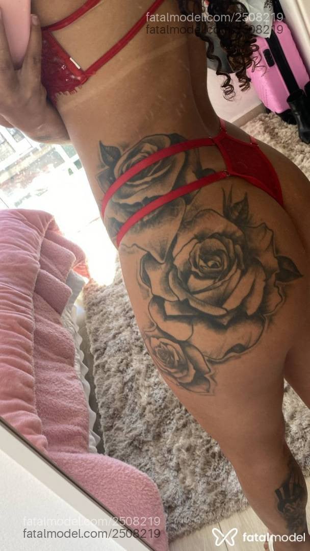 Acompanhante mulher morena (o) de olhos mel - Nicole