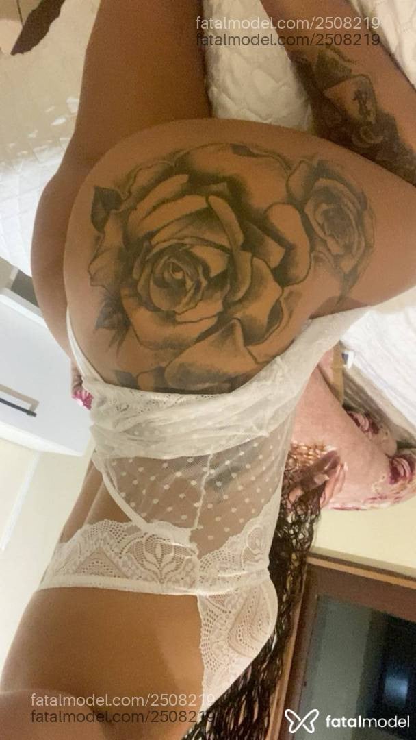 Acompanhante mulher morena (o) de olhos mel - Nicole