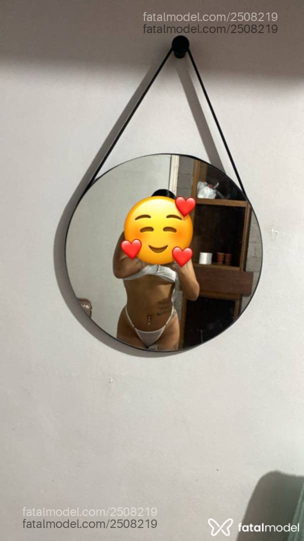 Acompanhante mulher morena (o) de olhos mel - Nicole