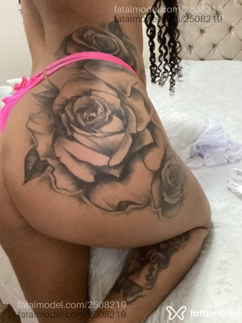 Acompanhante mulher morena (o) de olhos mel - Nicole