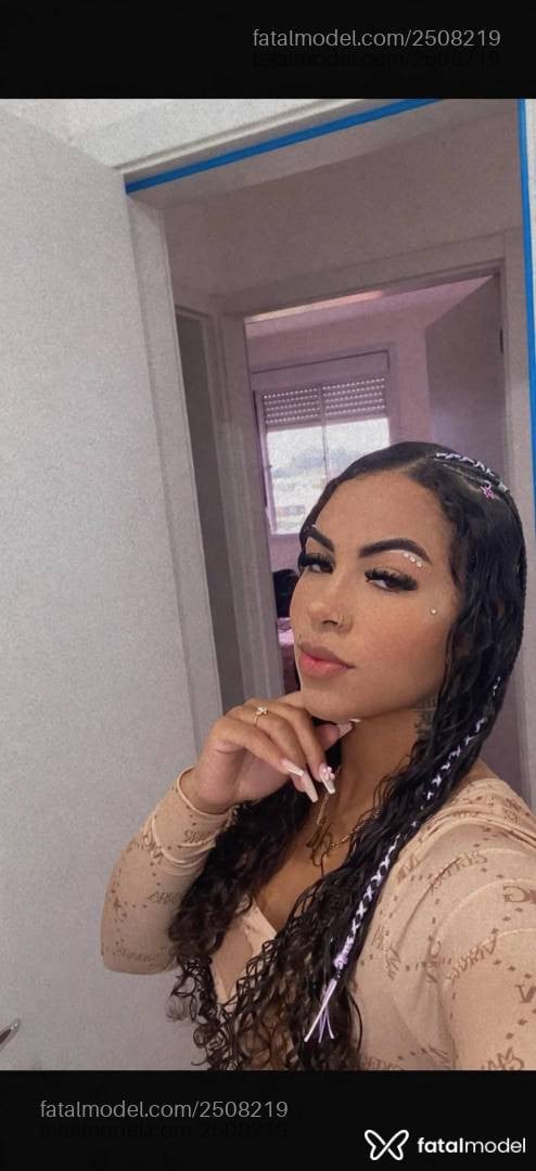 Acompanhante mulher morena (o) de olhos mel - Nicole