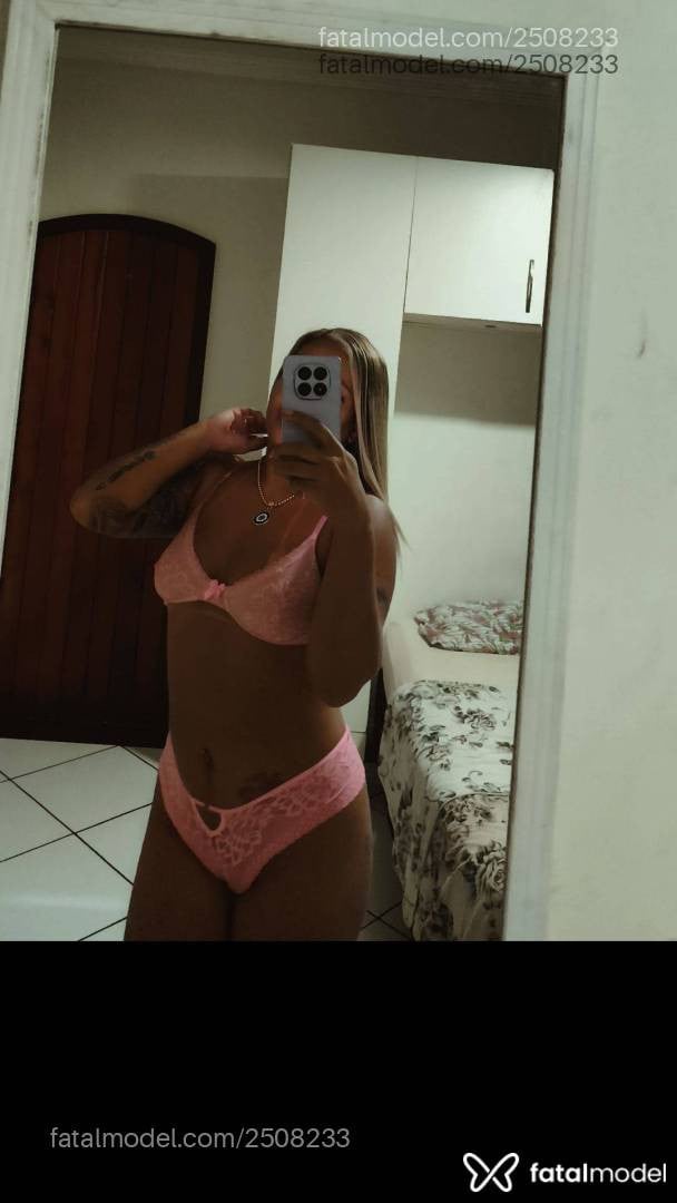 Acompanhante mulher loira (o) de olhos verdes em Cabo Frio - Mirella