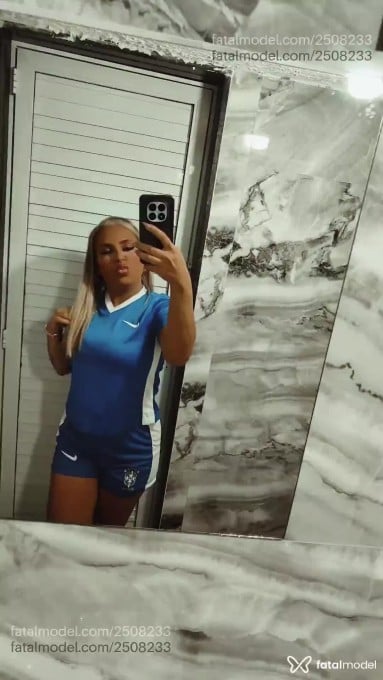 Acompanhante mulher loira (o) de olhos verdes em Cabo Frio - Mirella