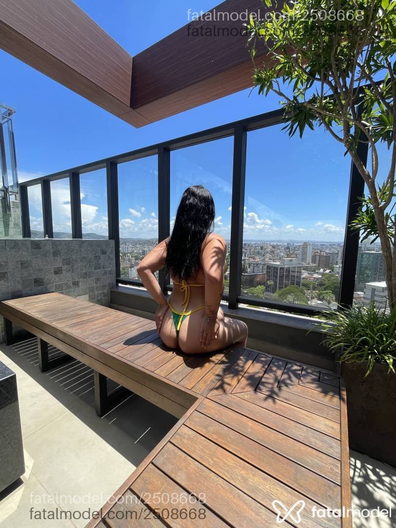 Acompanhante mulher morena (o) de olhos castanhos em Curitiba - Isadora Diniz