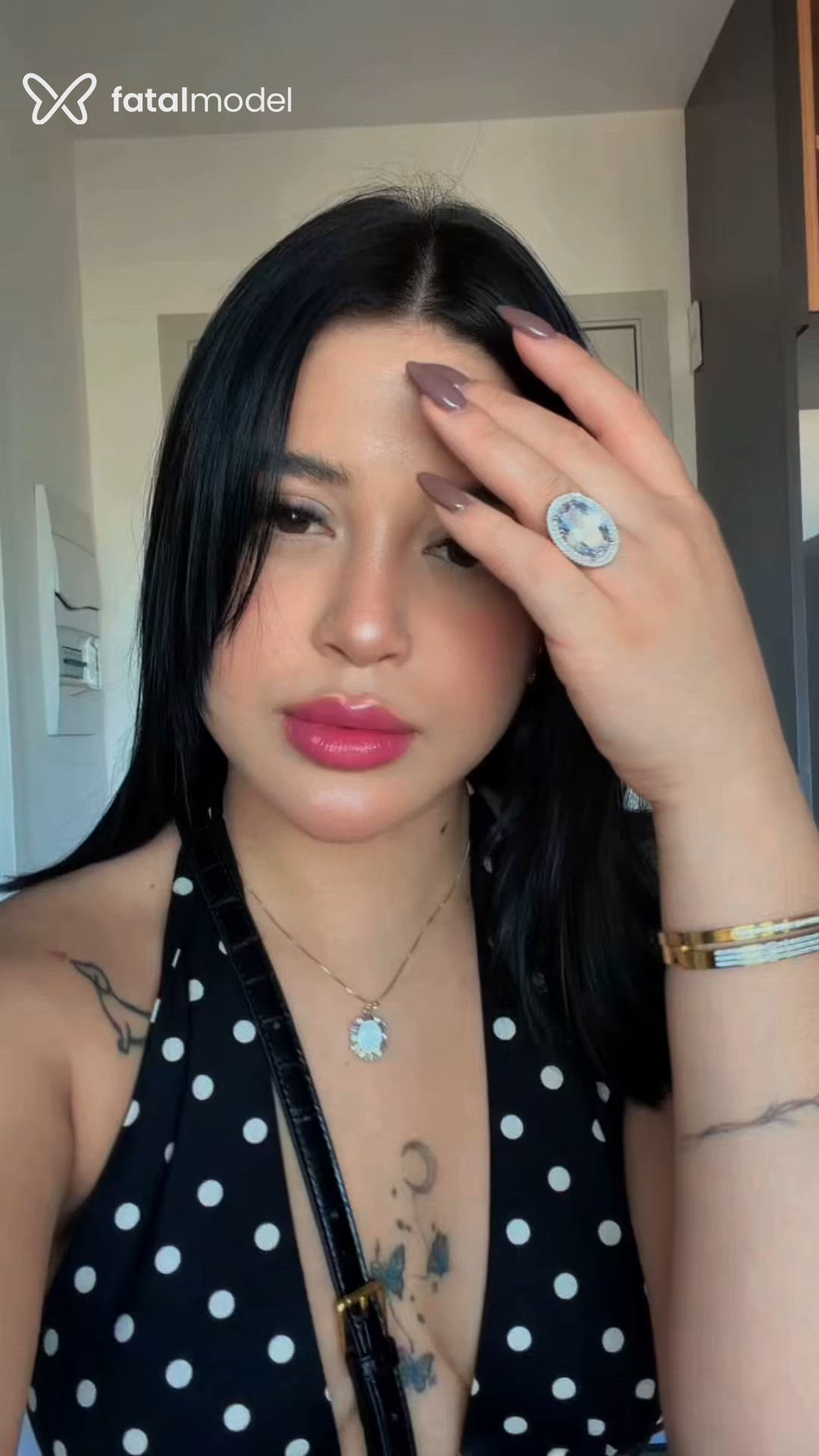 Acompanhante mulher morena (o) de olhos castanhos - Alice Buarque