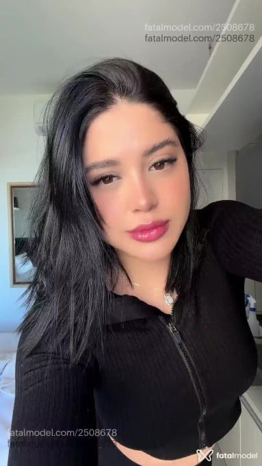 Acompanhante mulher morena (o) de olhos castanhos - Alice Buarque