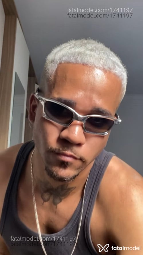 Acompanhante homem com cabelo castanho de olhos castanhos em Goiânia - Matheus