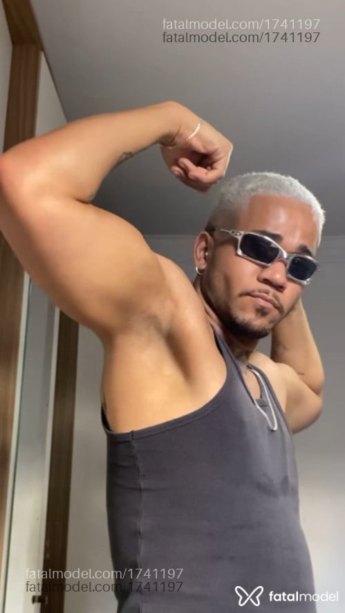 Acompanhante homem com cabelo castanho de olhos castanhos em Goiânia - Matheus