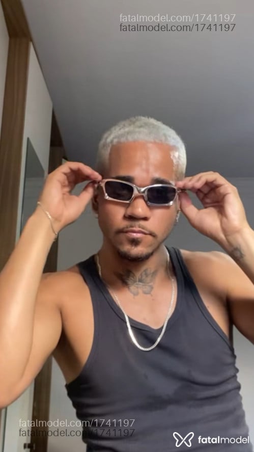 Acompanhante homem com cabelo castanho de olhos castanhos em Goiânia - Matheus