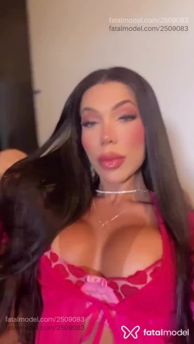 Acompanhante mulher trans morena (o) de olhos azuis - Gabriella Beline Acompanhante mulher trans morena (o) de olhos azuis - Gabriella Beline