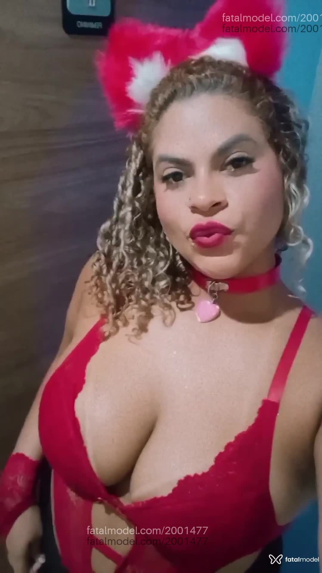 Acompanhante mulher loira (o) de olhos castanhos - Sophia