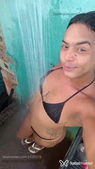 Acompanhante mulher trans morena (o) de olhos castanhos - Valquíria