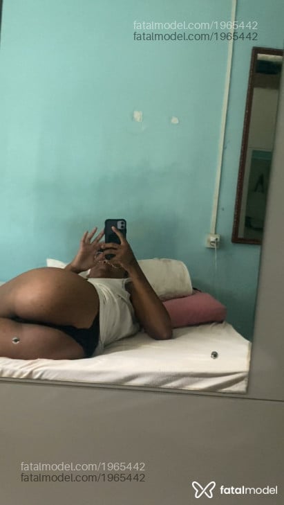 Acompanhante mulher com cabelo castanho de olhos pretos em Porto Alegre - Babypreta